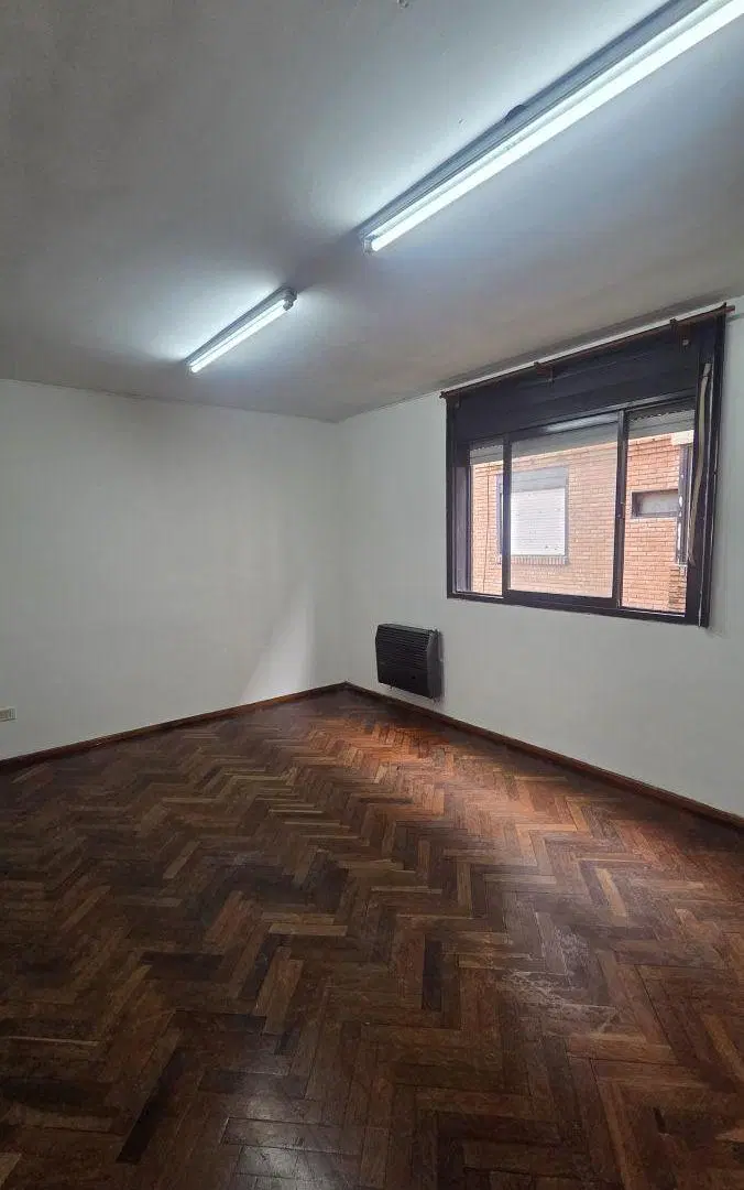 Departamento 2 dormitorios de 50m2 en alquiler, luminoso, próximo a Av. Pellegrini 3