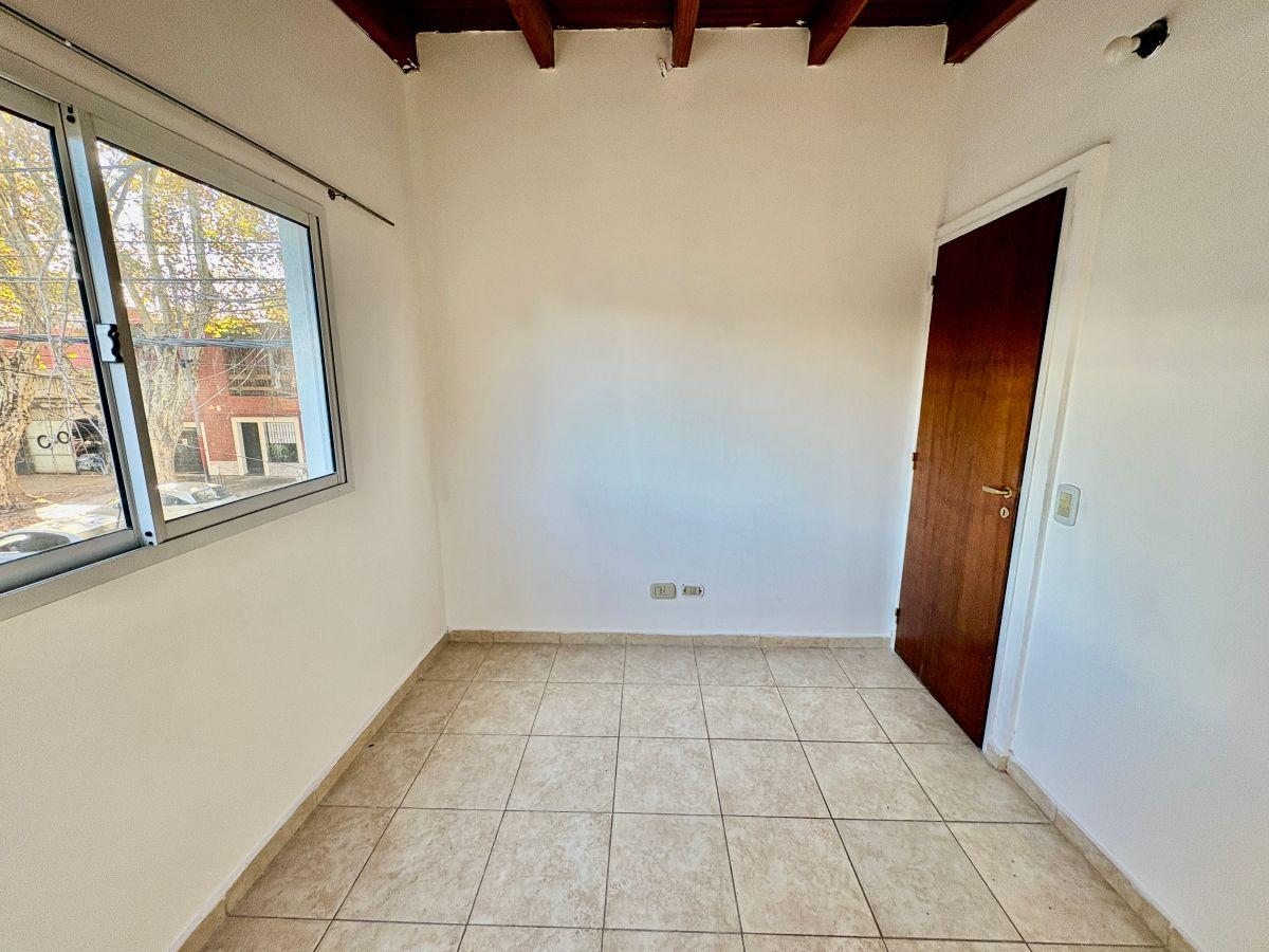 Departamento de 1 dormitorio al frente en venta. Carriego 1052