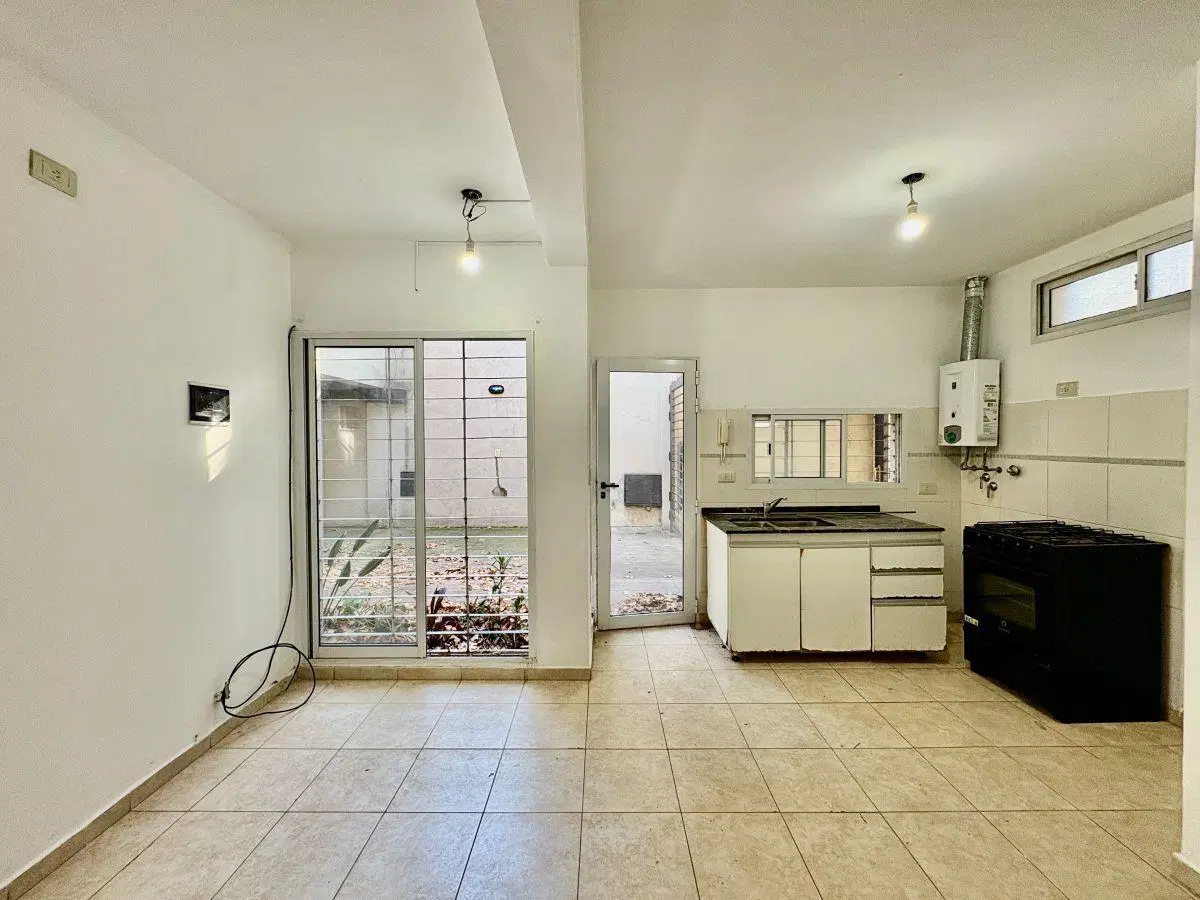 Departamento de 1 dormitorio al frente en venta. Carriego 1052 1