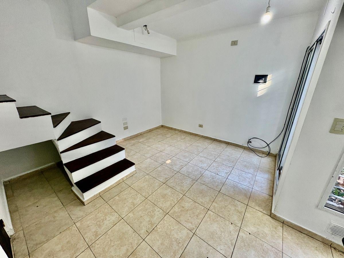 Departamento de 1 dormitorio al frente en venta. Carriego 1052