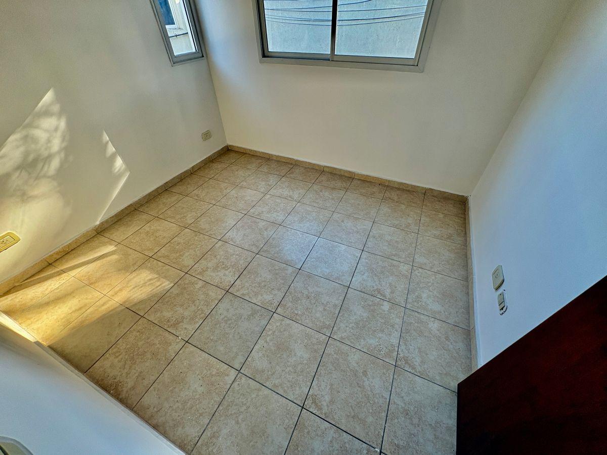 Departamento de 1 dormitorio al frente en venta. Carriego 1052