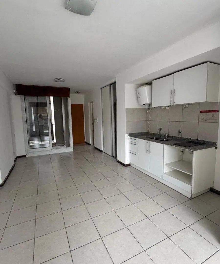 Monoambiente amplio | 1 er Piso Frente con 2 balcones - San Juan 2933, Rosario 1