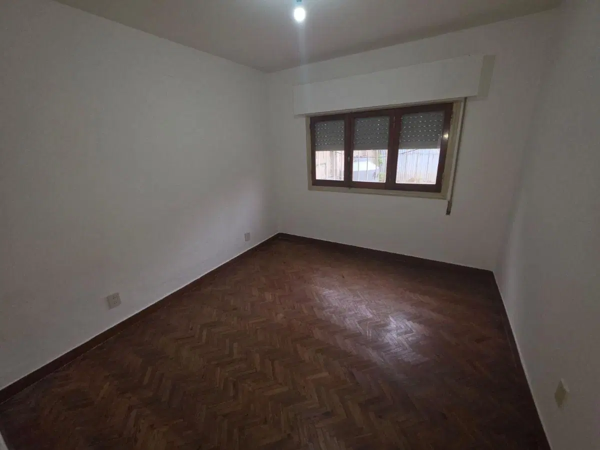 ALQUILER CASA CON COCHERA Y JARDIN 1
