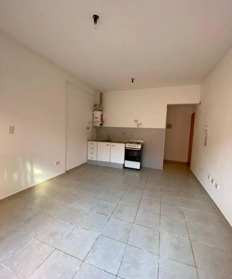 Venta monoambiente con patio 5