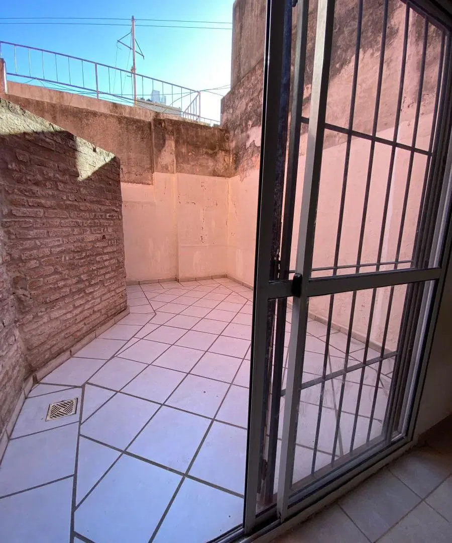 Venta monoambiente con patio 3