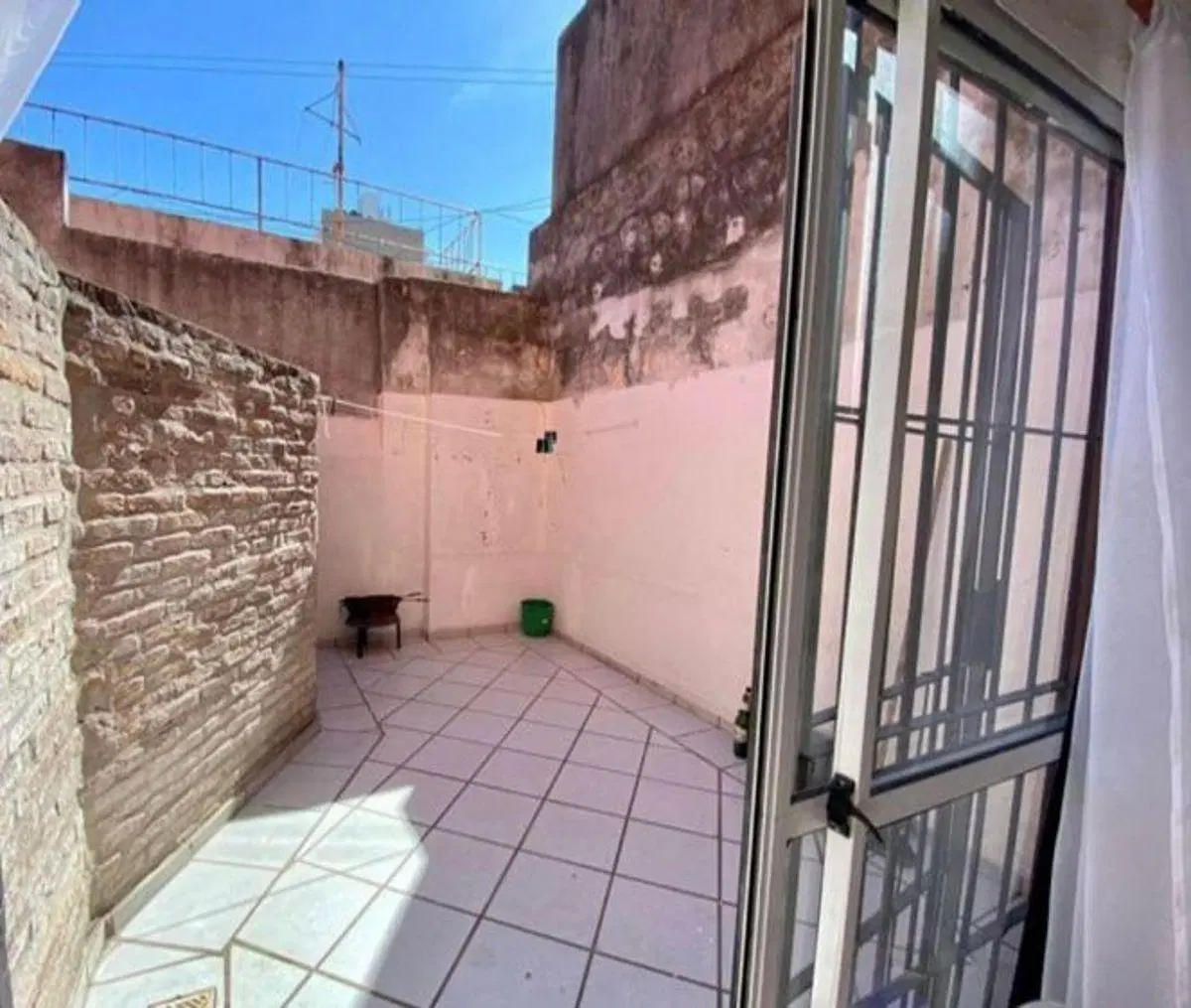 Venta monoambiente con patio 8