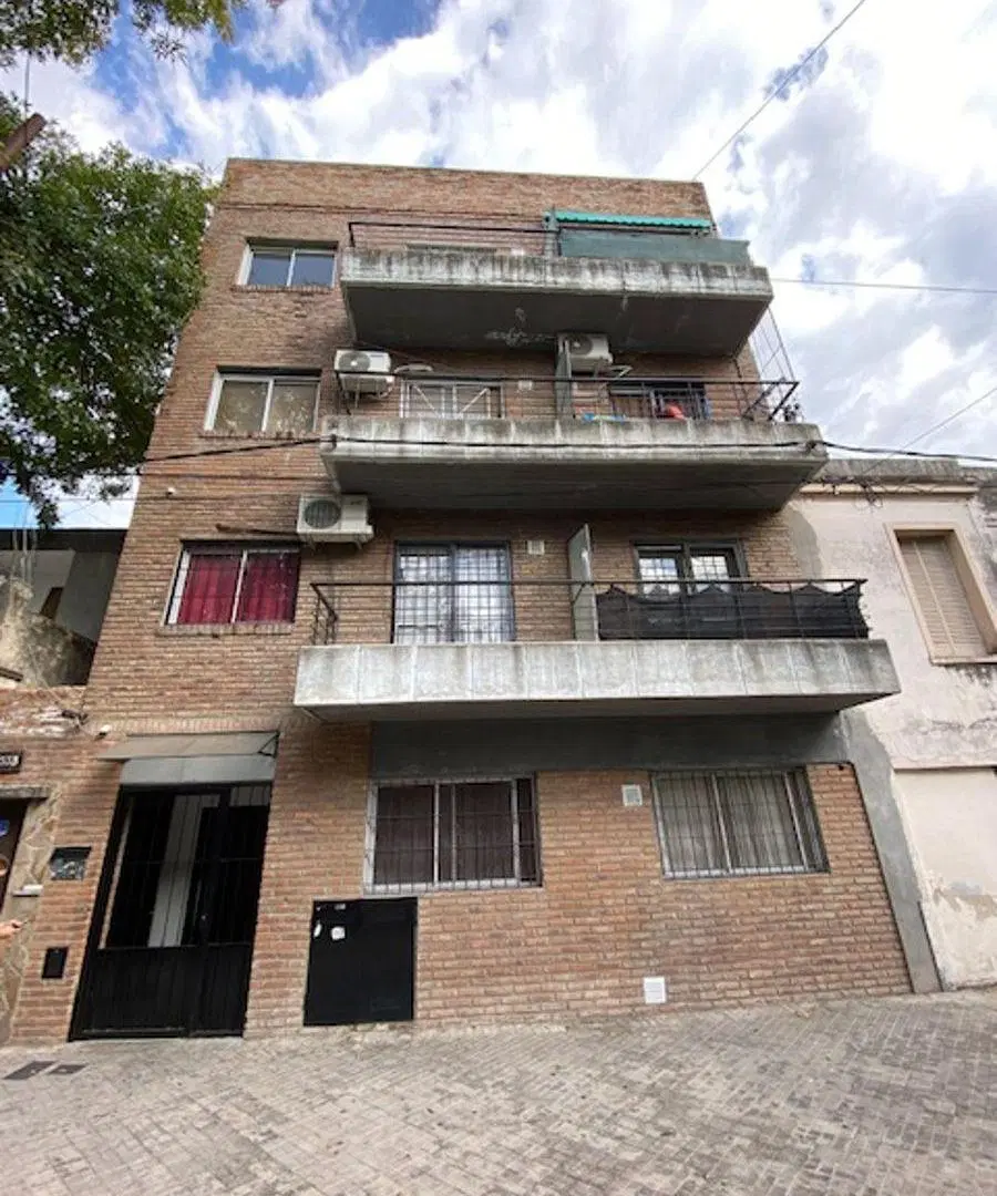 Venta monoambiente con patio 4