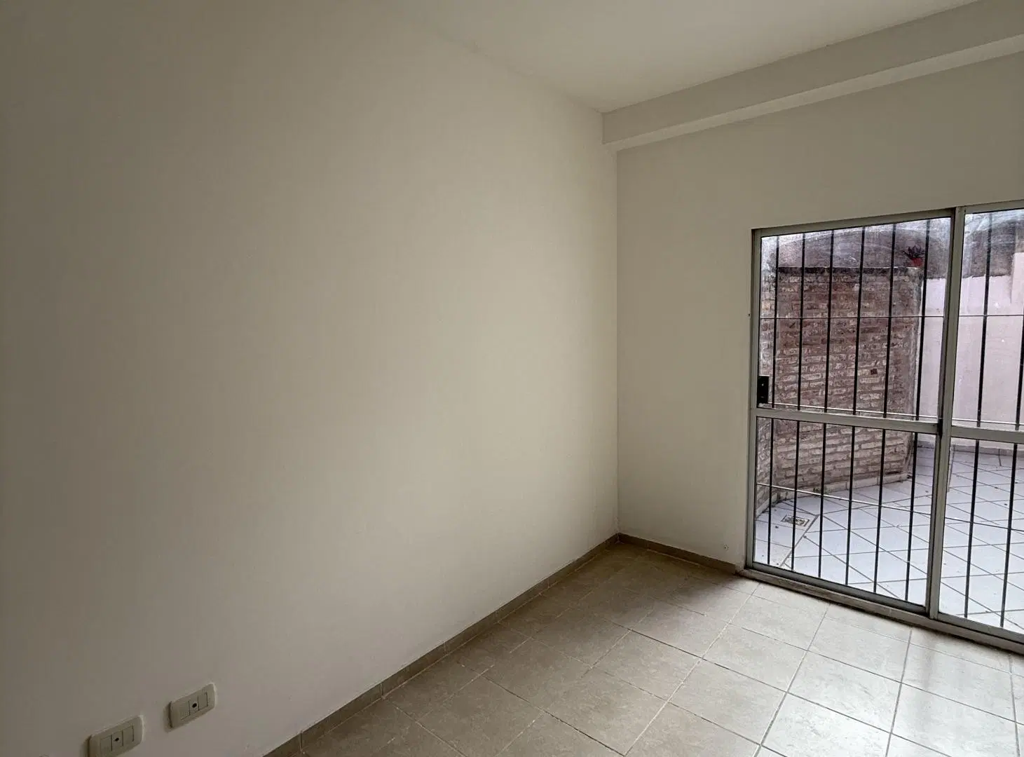 Venta monoambiente con patio 2