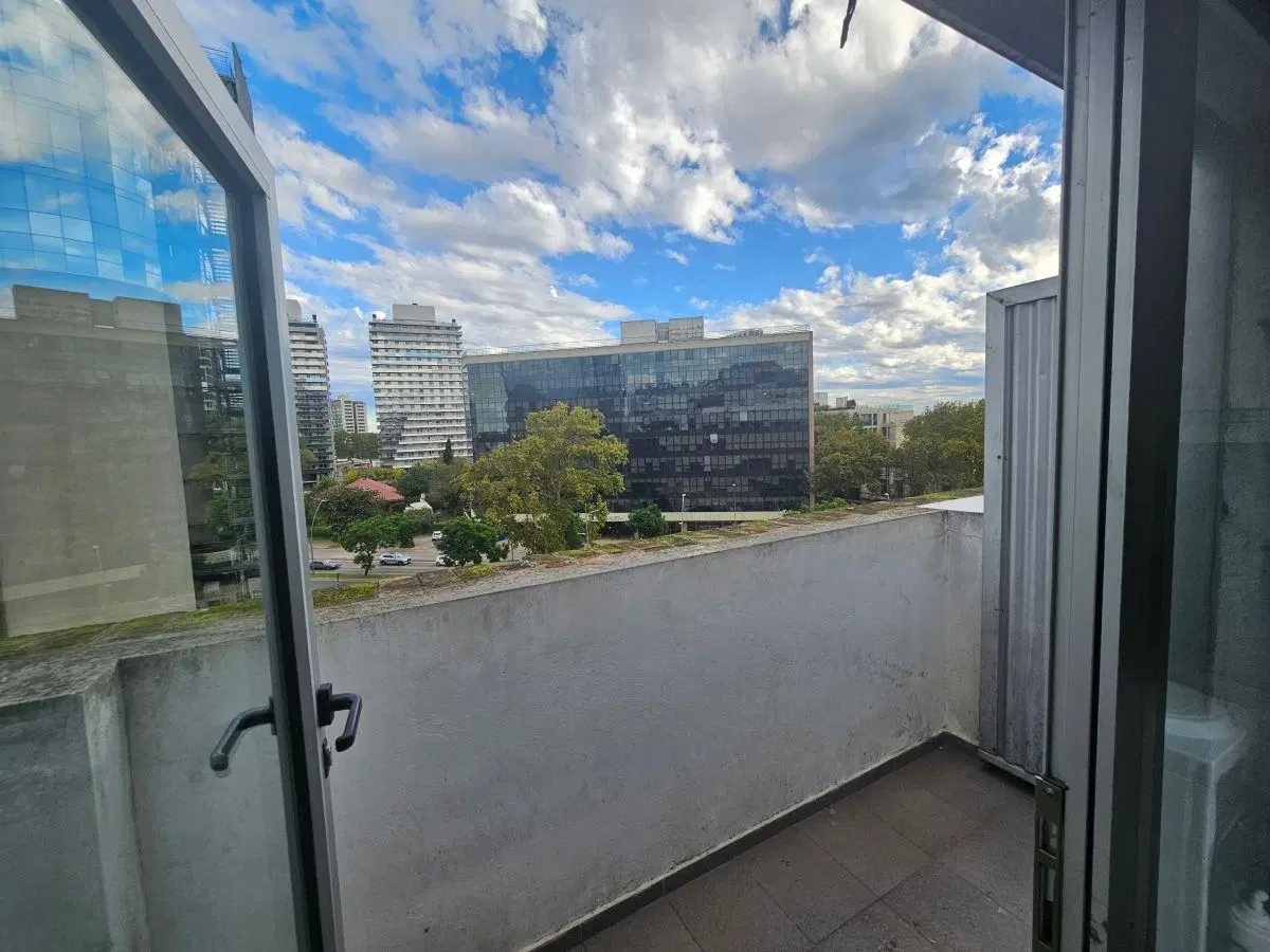 ALQUILER OFICINA EN PUERTO NORTE CON BALCON EXCLUSIVO 4
