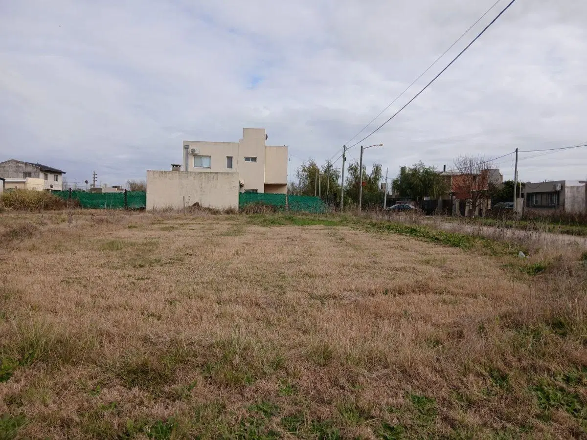Lote esquina de 369 m² en venta en Tierra de Sueños III 1
