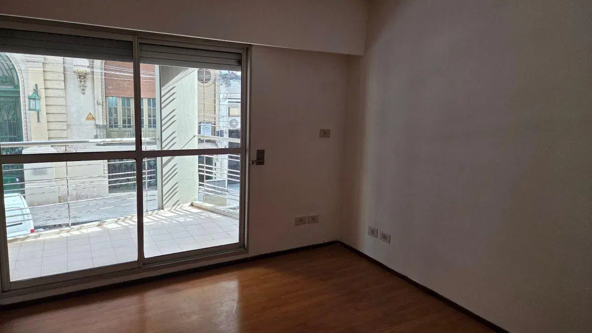Alquiler DEPARTAMENTO 2 DORMITORIOS CON BALCÓN AL FRENTE Y PATIO 4