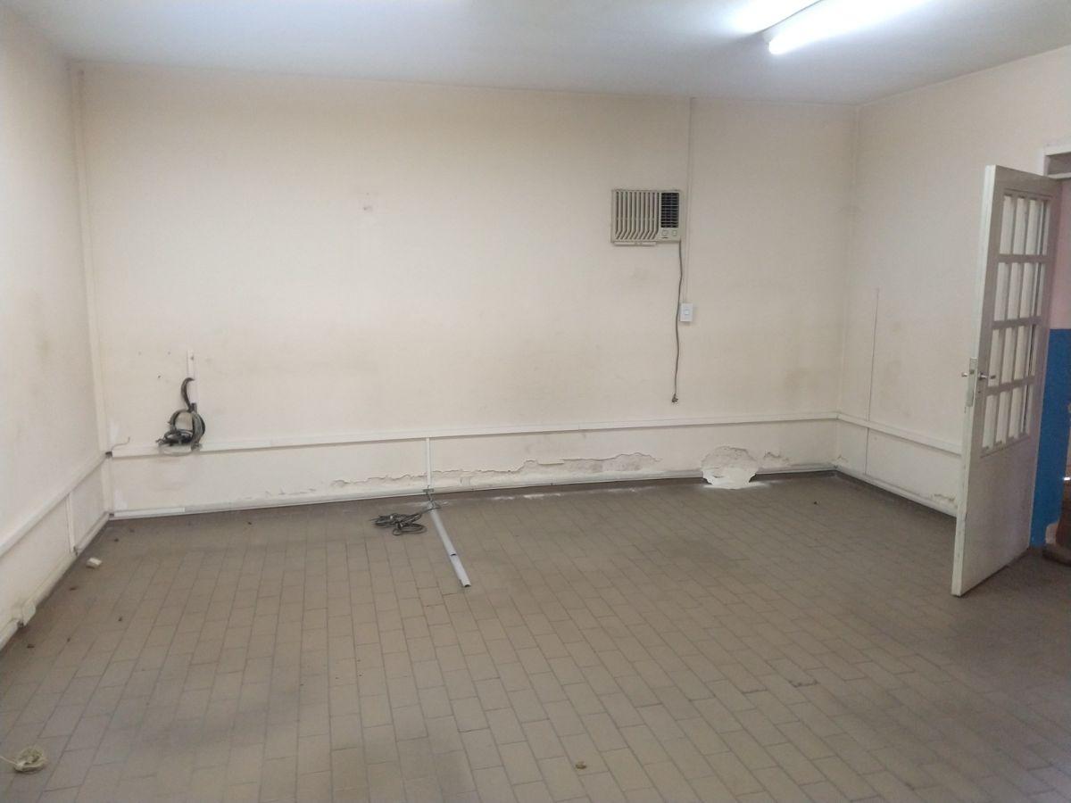Foto de IMPONENTE GALPÓN / DEPÓSITO DE 1.043 M² CON SECTOR DE OFICINAS Y, imagen 5
