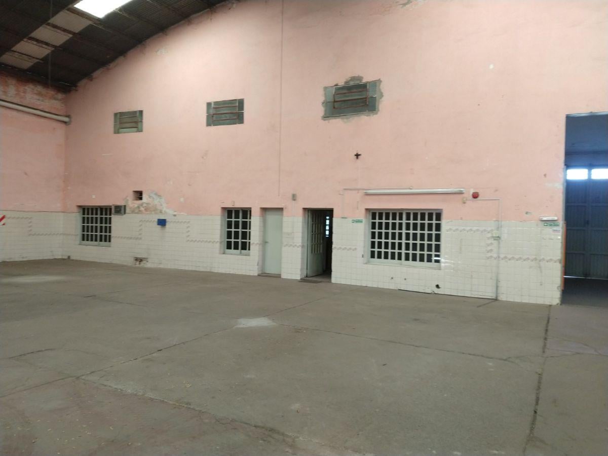 Foto de IMPONENTE GALPÓN / DEPÓSITO DE 1.043 M² CON SECTOR DE OFICINAS Y, imagen 4
