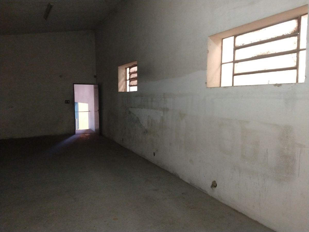 Foto de IMPONENTE GALPÓN / DEPÓSITO DE 1.043 M² CON SECTOR DE OFICINAS Y, imagen 2