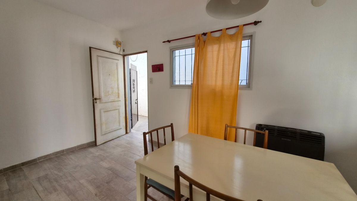 Foto de PH de 75 m² con 1 dormitorio y escritorio en venta en República de la, imagen 1
