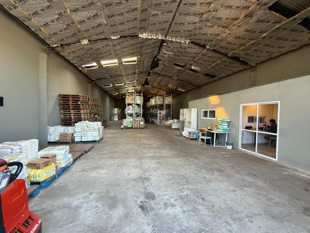 Foto de Deposito 400m2 en Mendoza y Wilde, imagen 3