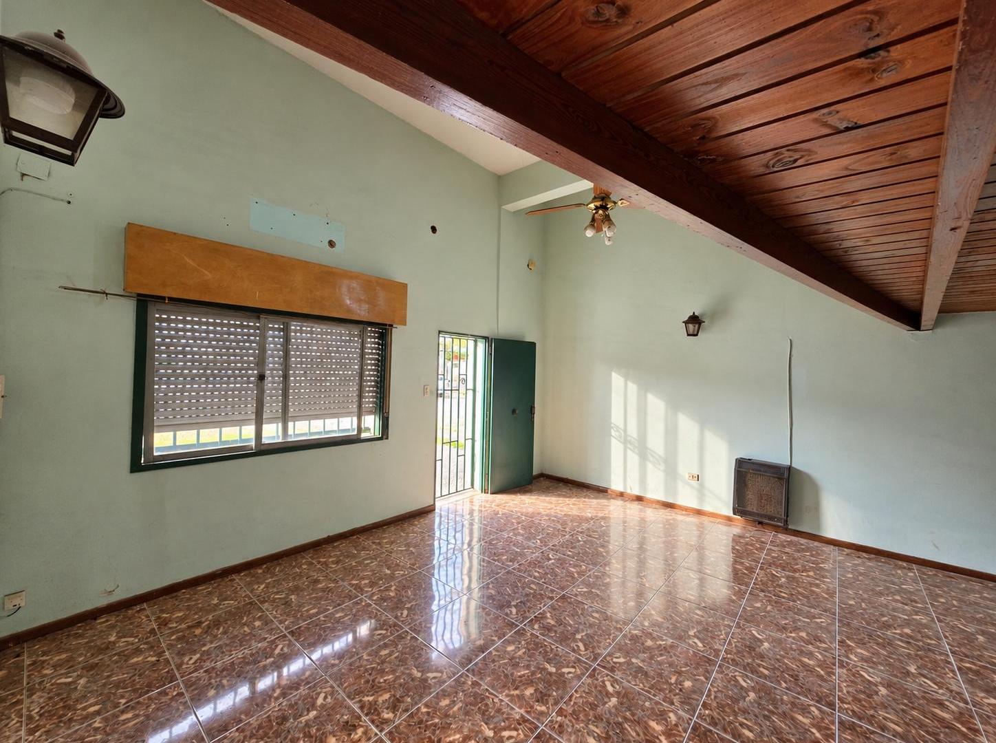 Foto de Casa sobre avenida de 126 m² con 3 dormitorios en venta en Tiro Suizo, imagen 5