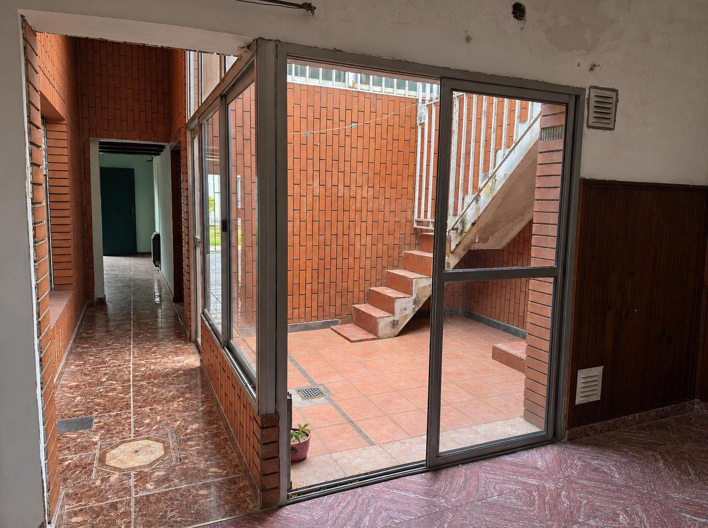 Foto de Casa sobre avenida de 126 m² con 3 dormitorios en venta en Tiro Suizo, imagen 2