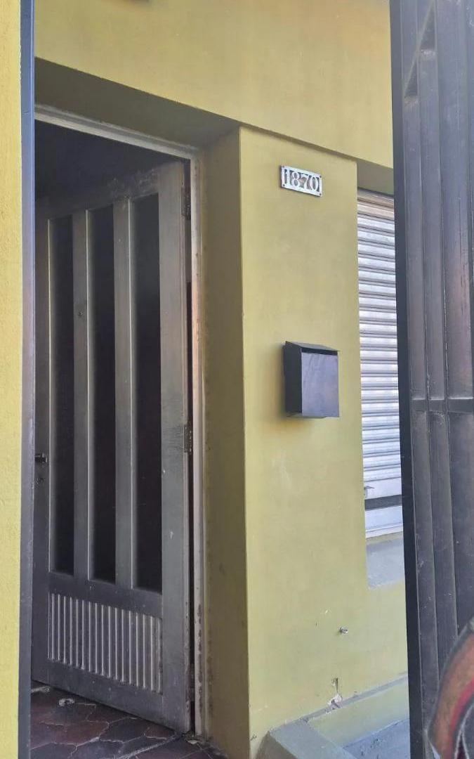 Foto de Alquiler Casa 2 Dormitorios con Cochera Vélez Sarfield 1800, imagen 5