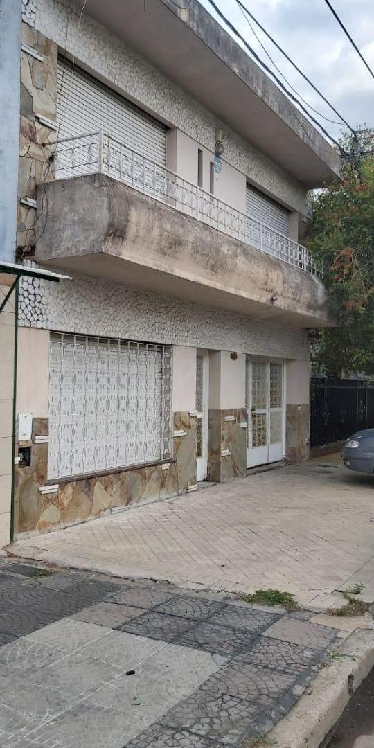 CASA 4 DORMITORIOS - 2 PLANTAS - JARDIN, SADI CARNOT 5820 - ROSARIO.