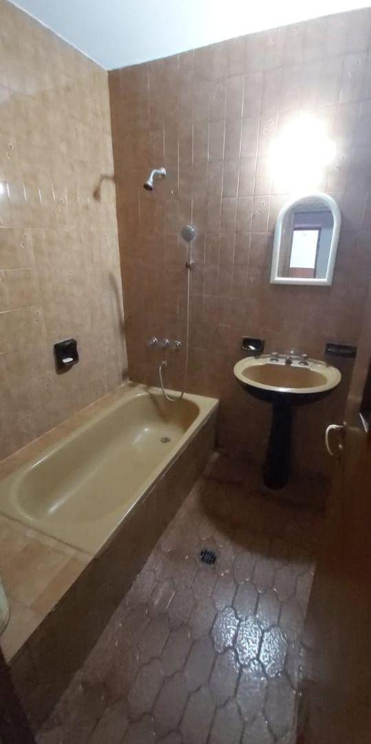 Foto de CASA 4 DORMITORIOS - 2 PLANTAS - JARDIN, SADI CARNOT 5820 - ROSARIO., imagen 5
