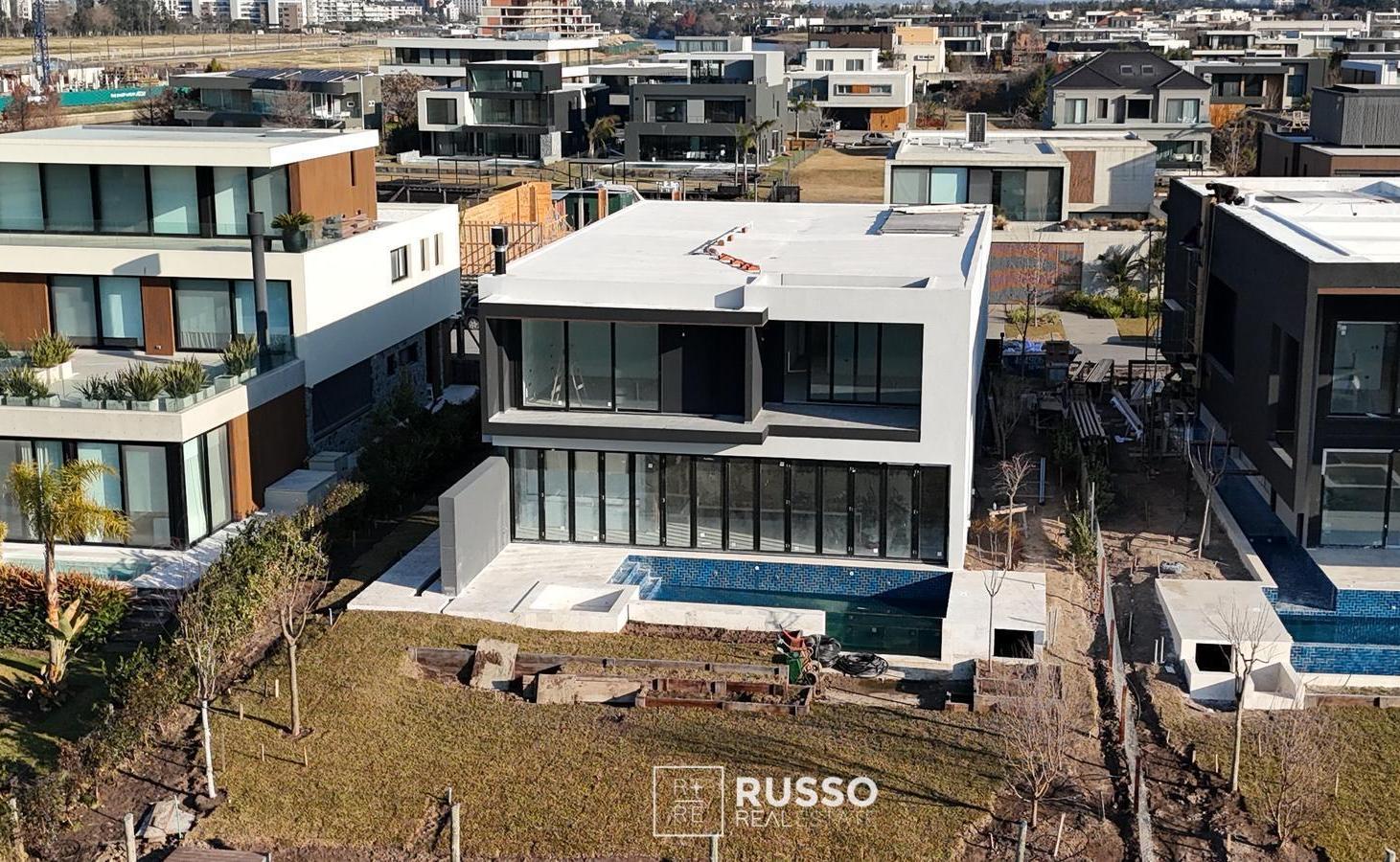 VENTA CASA 4 SUITES AL AGUA - EL YACHT NORDELTA