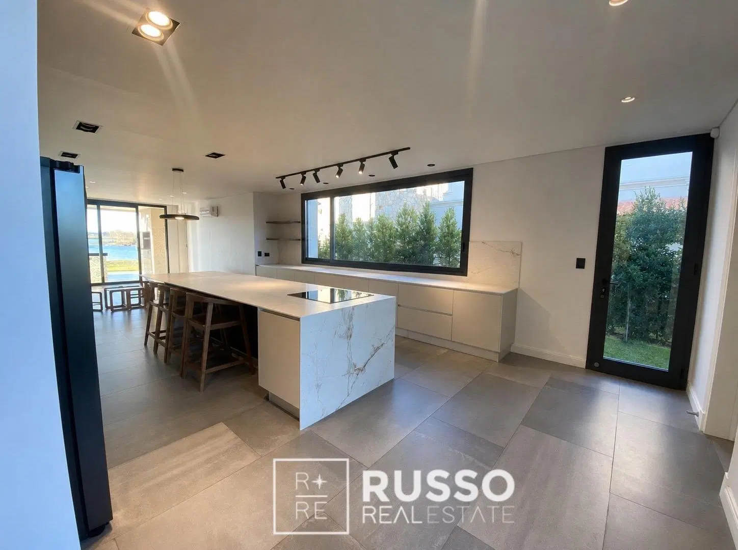 VENTA CASA AL LAGO 3 DORMITORIOS PILETA CLIMATIZADA Y VISTA ABIERTA - MUELLES PUERTOS DEL LAGO 3