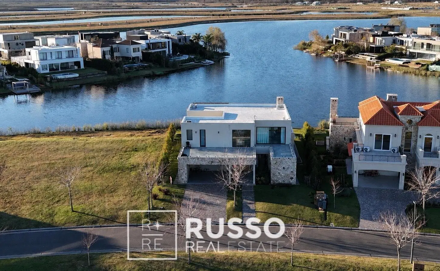 VENTA CASA AL LAGO 3 DORMITORIOS PILETA CLIMATIZADA Y VISTA ABIERTA - MUELLES PUERTOS DEL LAGO 5