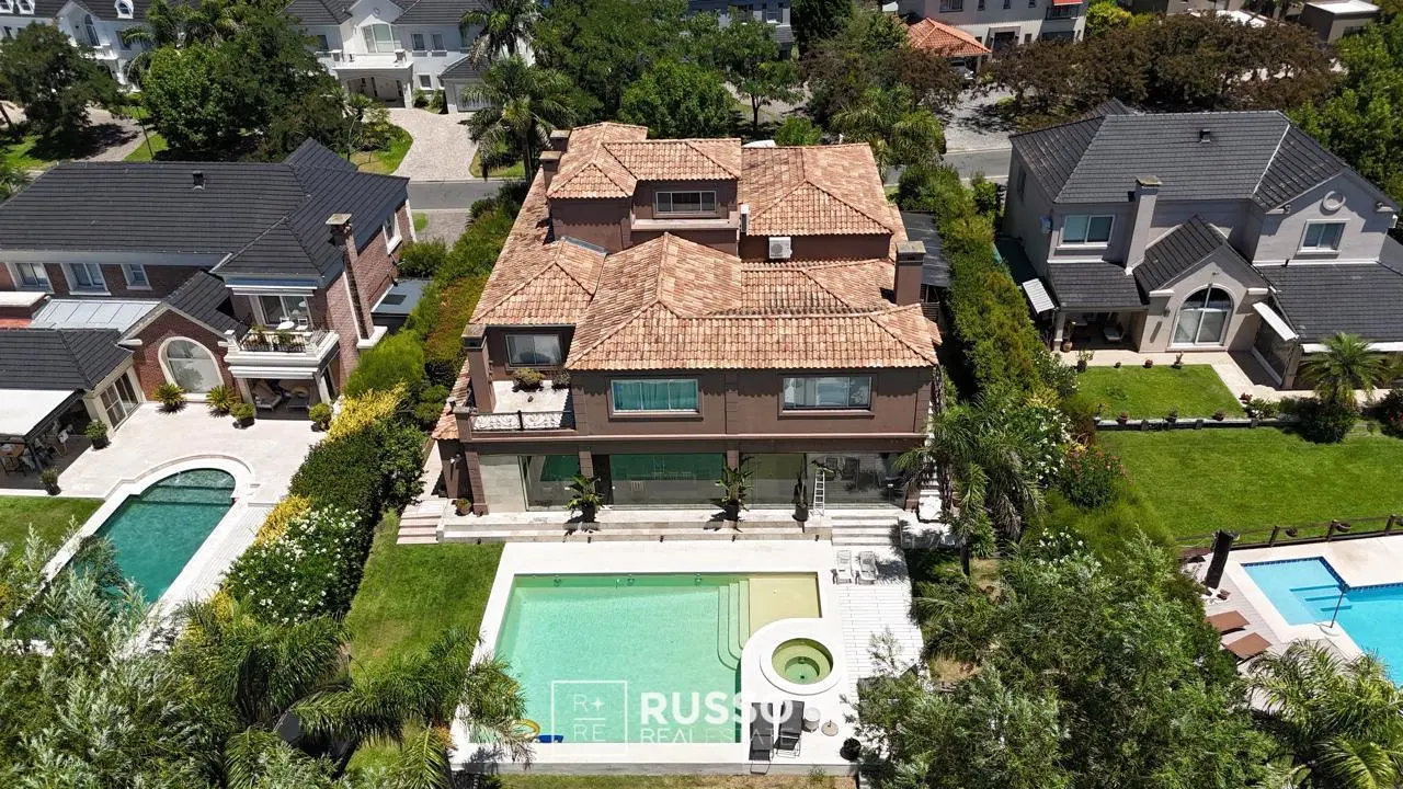 VENTA Y ALQUILER CASA 4 DORM EN SUITE AL LAGO - LOS CASTORES NORDELTA 5