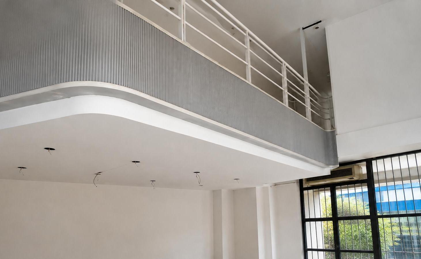 Foto de ALQUILER LOCAL COMERCIAL EN ESQUINA – PLENO CENTRO DE SAN MIGUEL, imagen 2