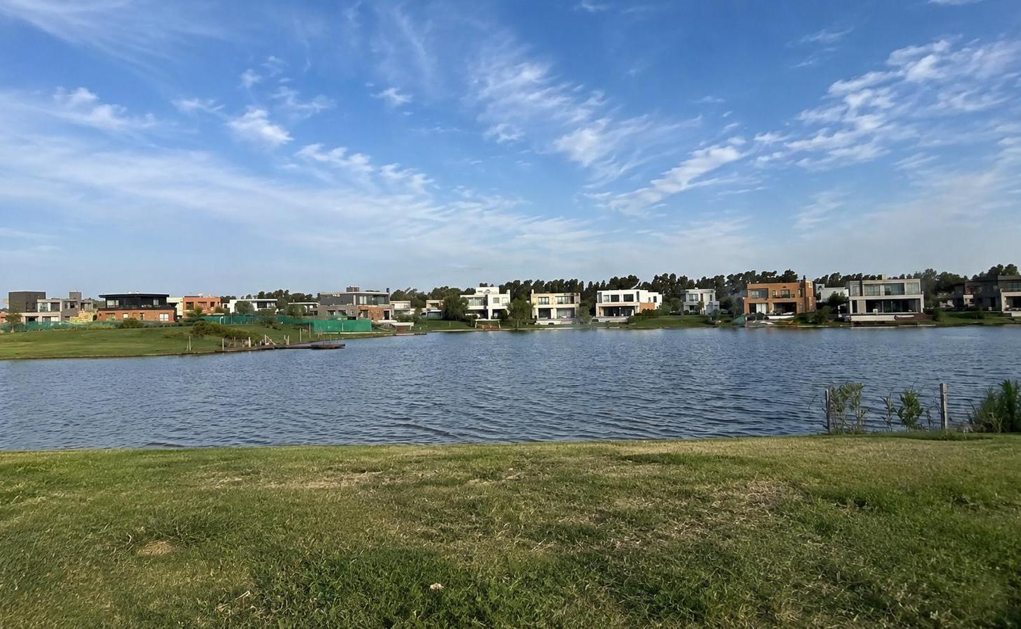 Foto de VENTA LOTE AL AGUA - BARRIO CARPINCHOS NORDELTA, imagen 1