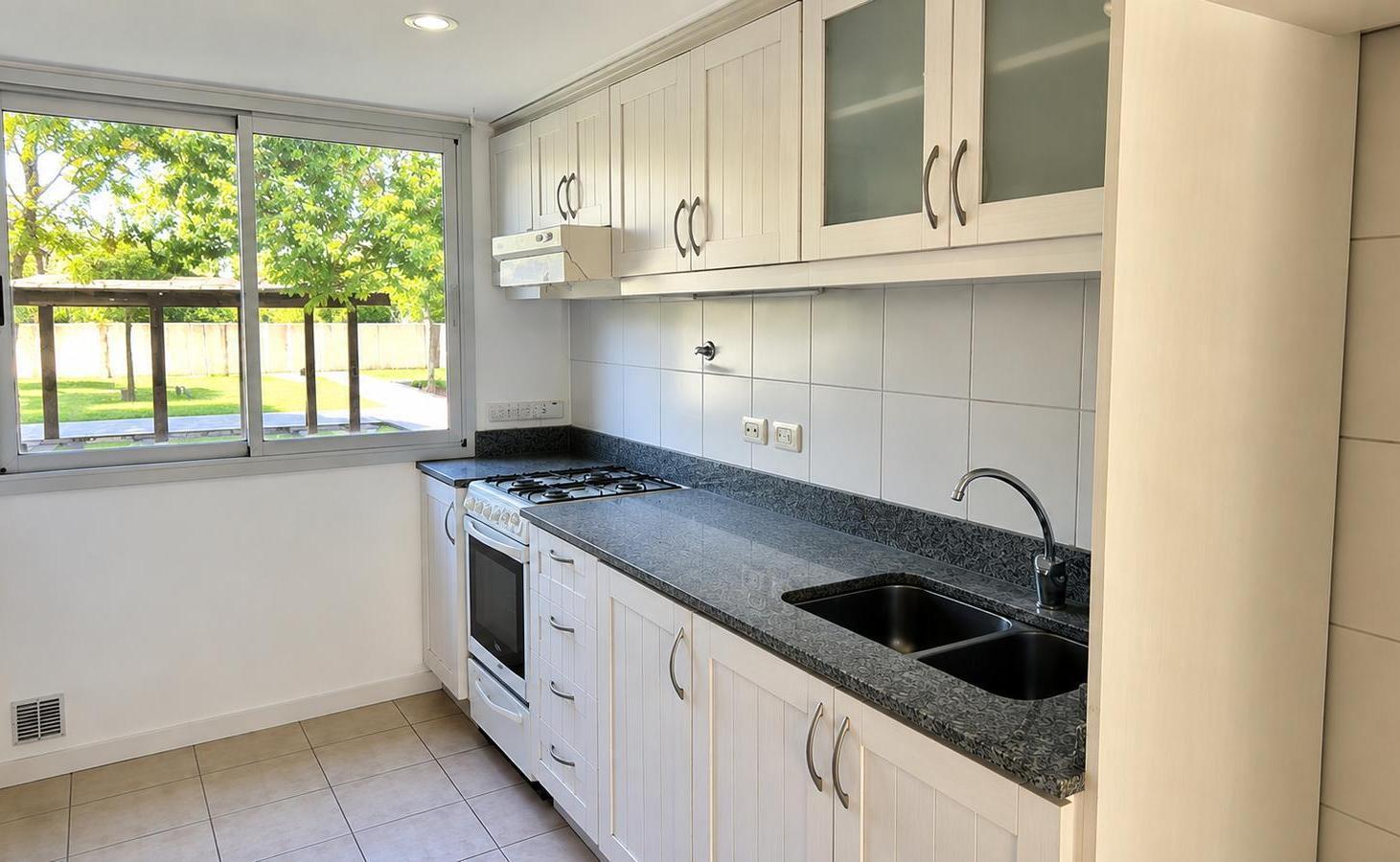 Foto de VENTA CON RENTA DEPARTAMENTO 4 AMBIENTES 2 COCHERAS EN FARM CLUB PILAR, imagen 3