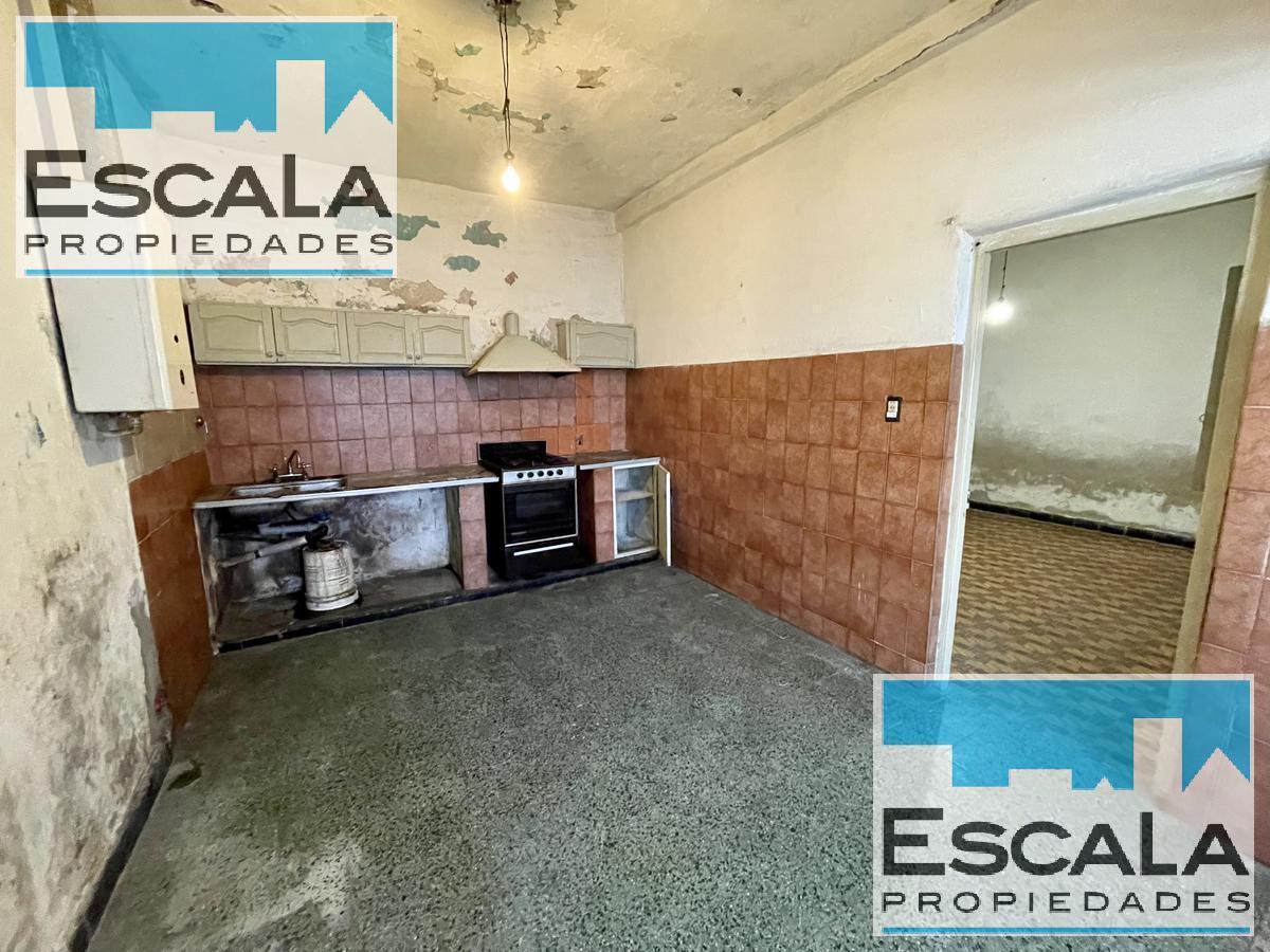 CASA DOS DORM CON PATIO Y COCHERA EN VENTA