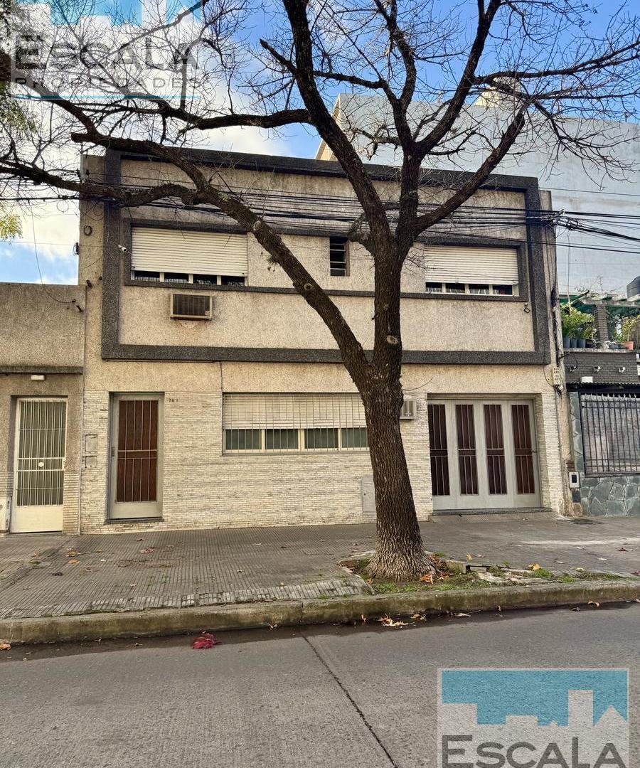 CASA DE 3 DORM CON COCHERA EN VENTA