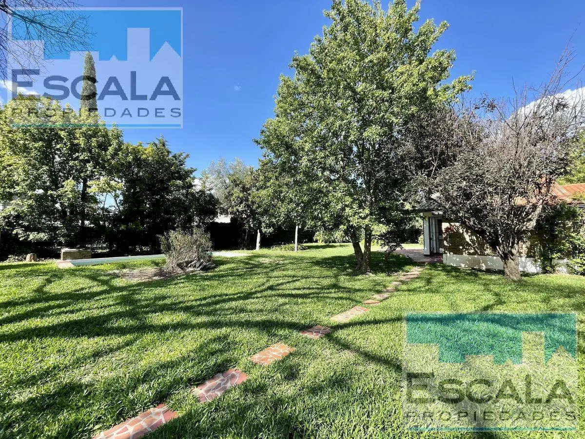CASA EN ALQUILER CON JARDIN Y PILETA FISHERTON 5
