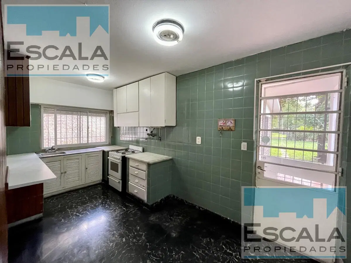 CASA EN ALQUILER CON JARDIN Y PILETA FISHERTON 2