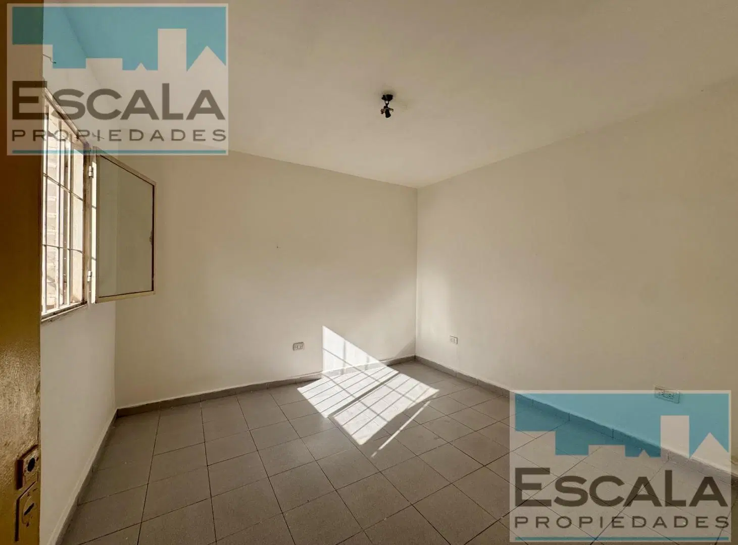 CASA DEPARTAMENTO DE PASILLO UN DOMRITORIO CON PATIO EN ALQUILER 3