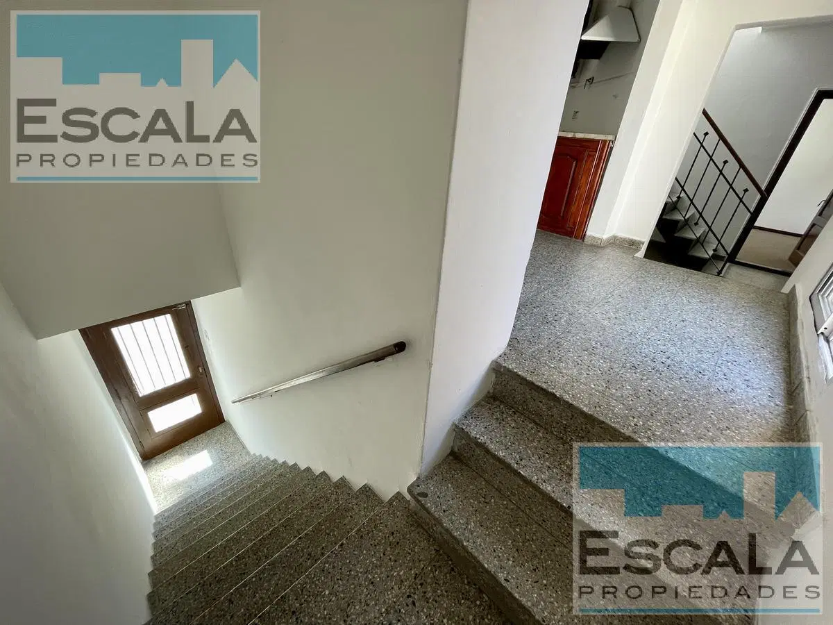 CASA PH EN PLANTA ALTA DE UN DORMITORIO CON PATIO EN VENTA Y ALQUILER ARROYITO 4