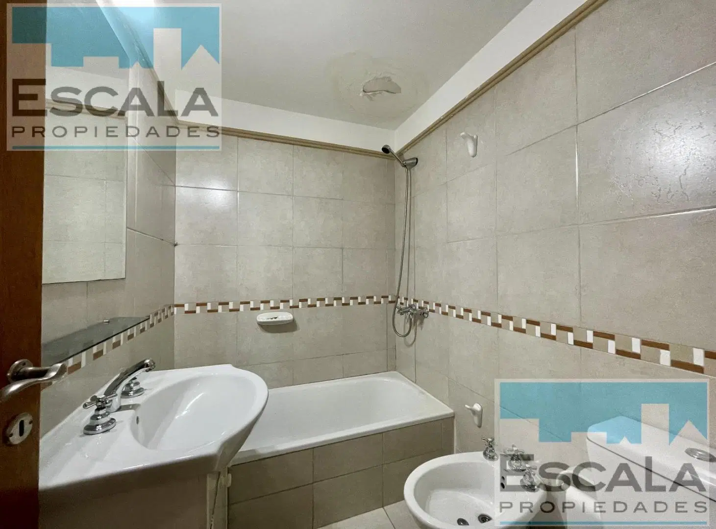 DEPARTAMENTO DE UN DORM CON BALCON AL FRENTE EN ALQUILER ZONA RIO 8