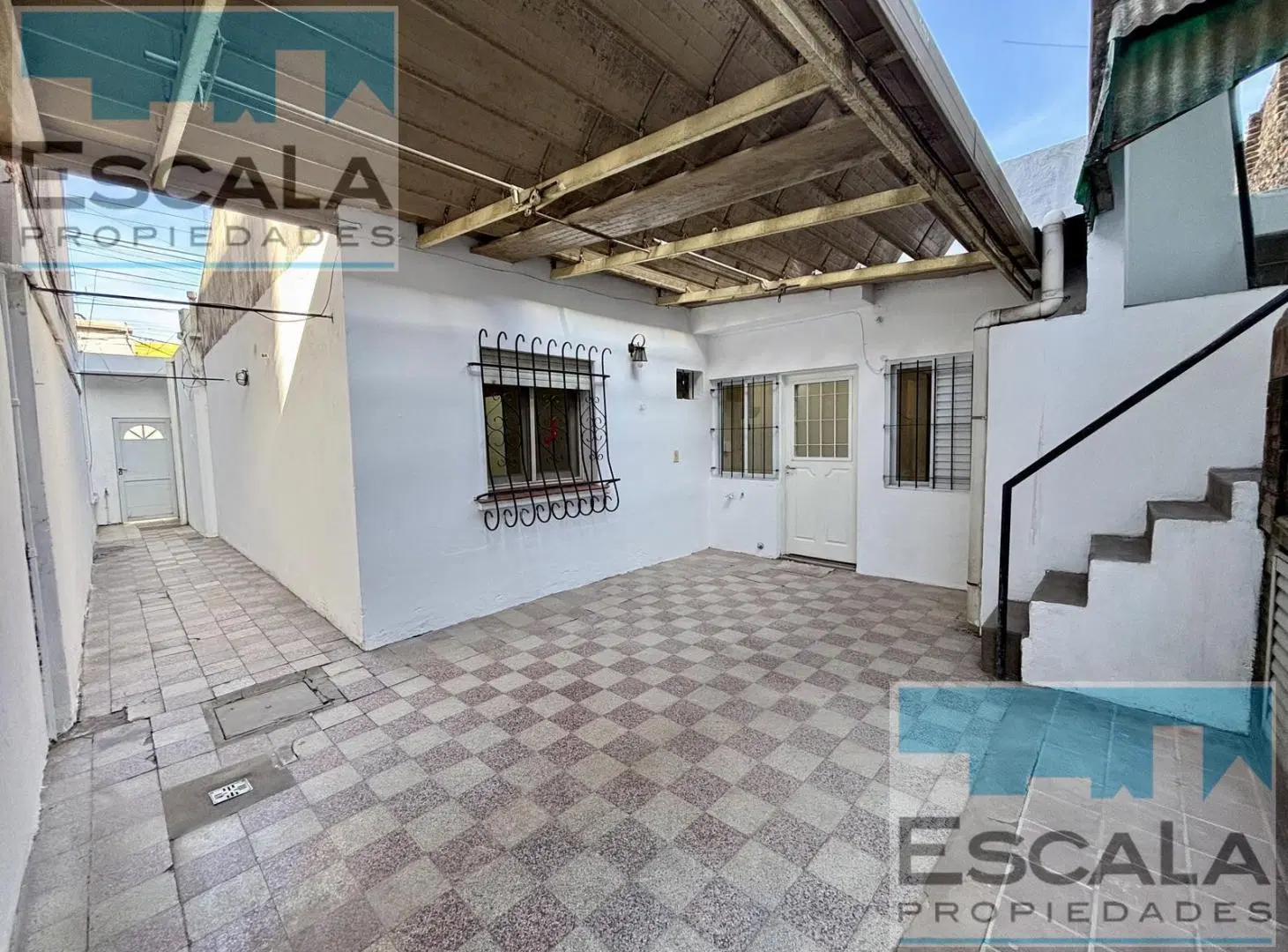 CASA INTERNA UN DORMITORIO CON PATIO EN ALQUILER 3