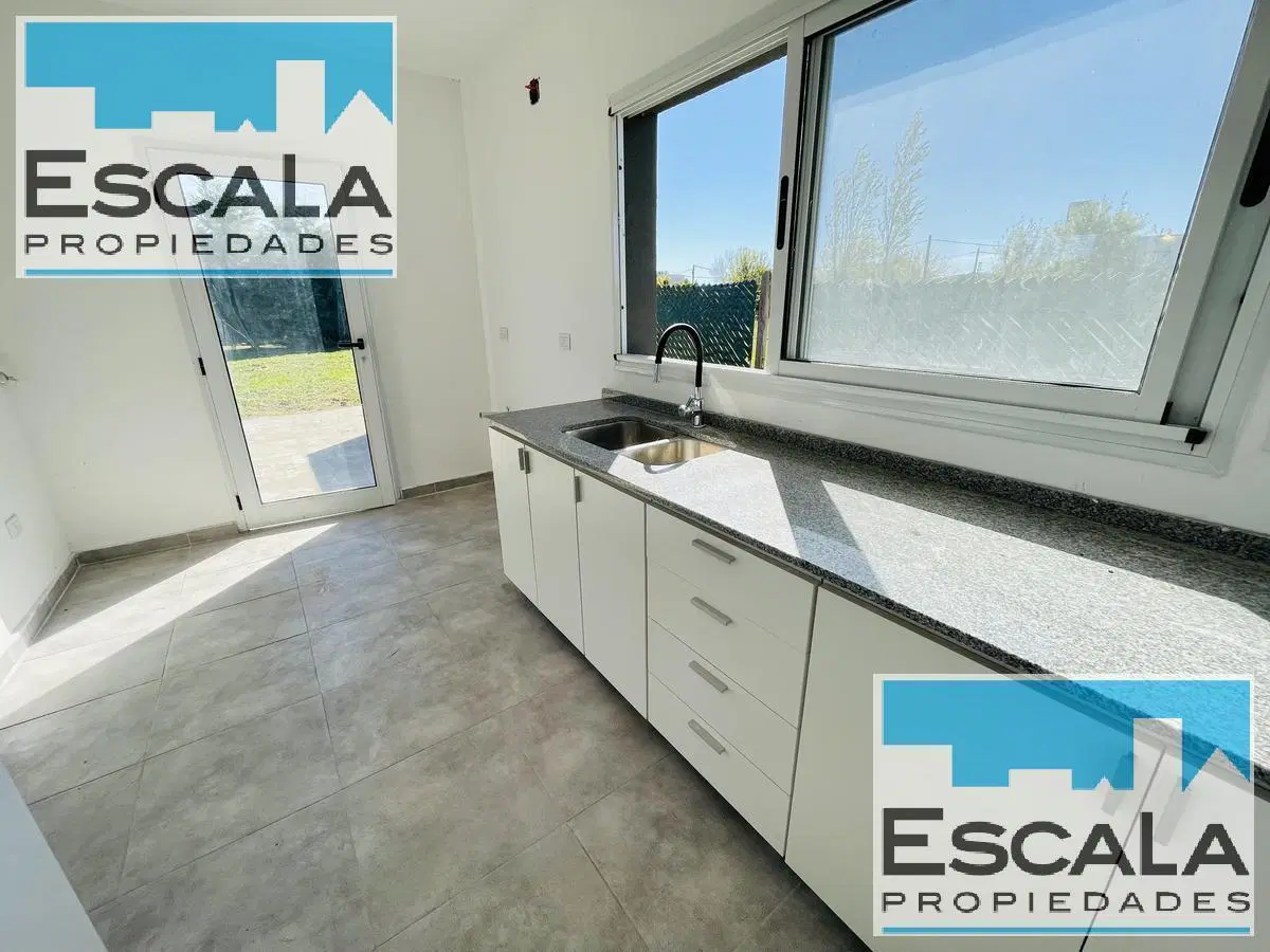 CASA DE DOS DORM CON PILETA EN VENTA/ALQUILER BARRIO LAS TARDES ROLDAN 5