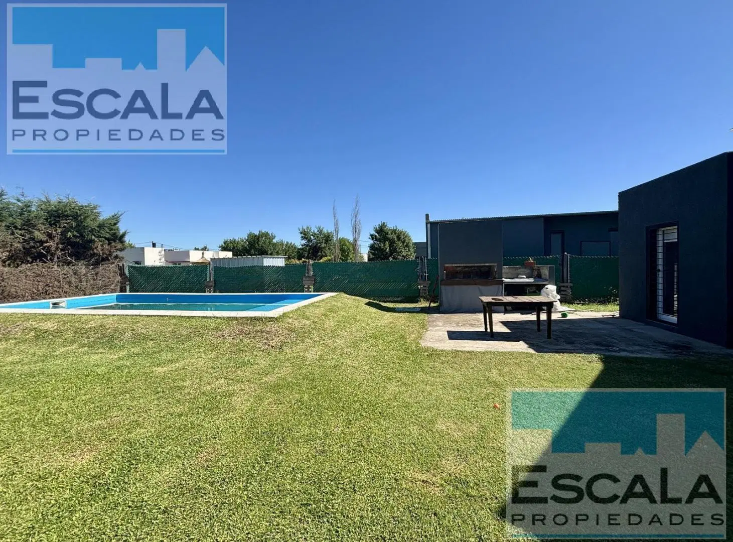 CASA DE DOS DORM CON PILETA EN VENTA/ALQUILER BARRIO LAS TARDES ROLDAN 2