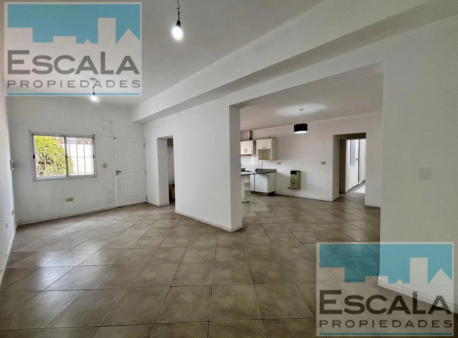 CASA DE DOS DORMITORIOS CON COCHERA EN ALQUILER FISHERTON 5