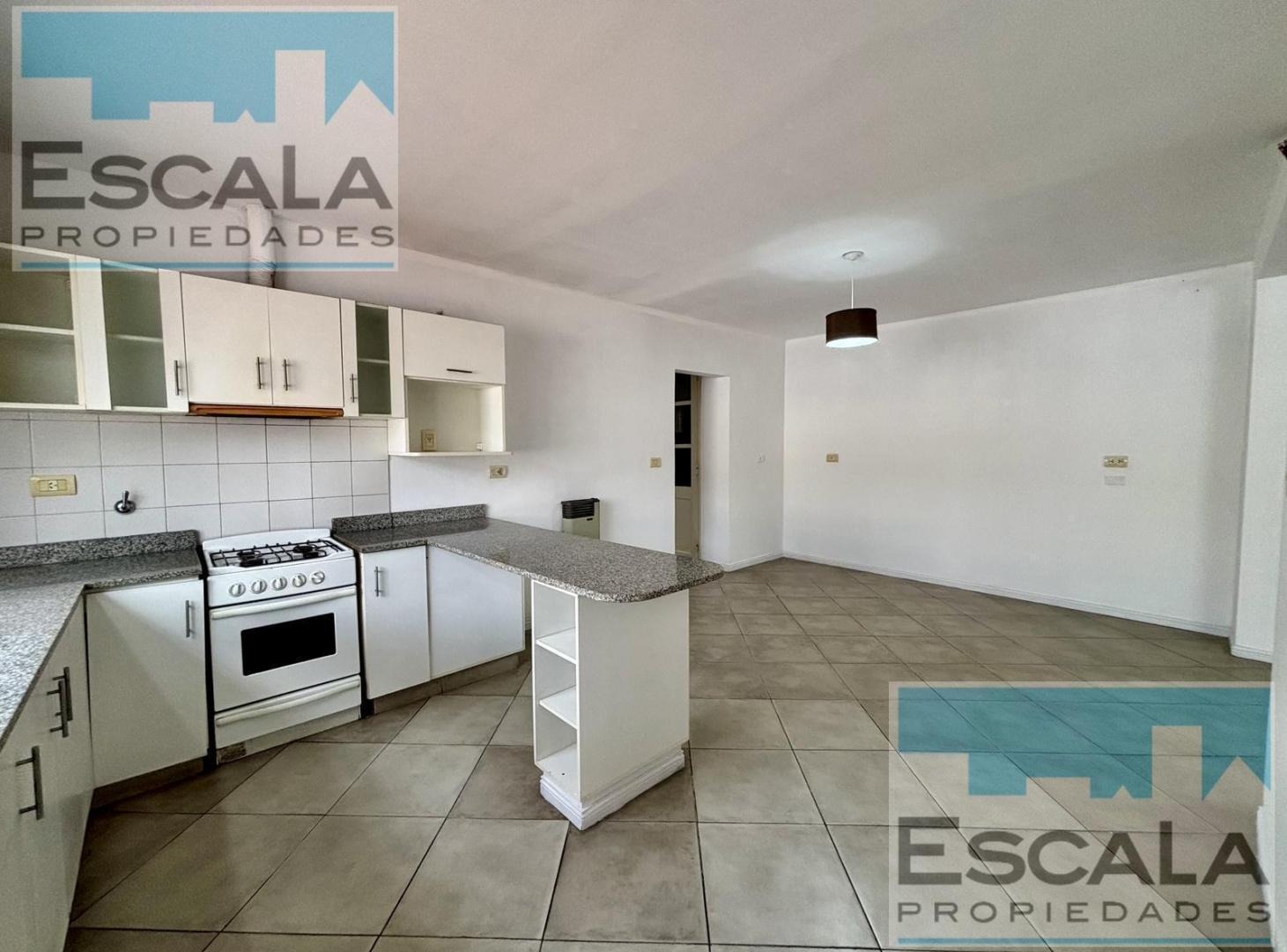 Foto de CASA DE DOS DORMITORIOS CON COCHERA EN ALQUILER FISHERTON, imagen 4