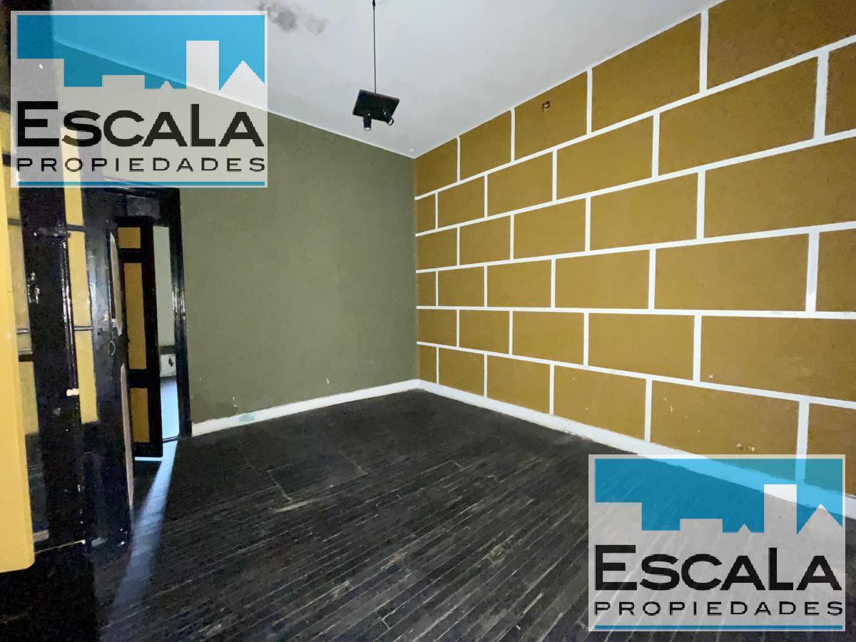 Foto de CASA 4 HABITACIONES CON PATIO Y COCHERA - USO COMERCIAL, imagen 1