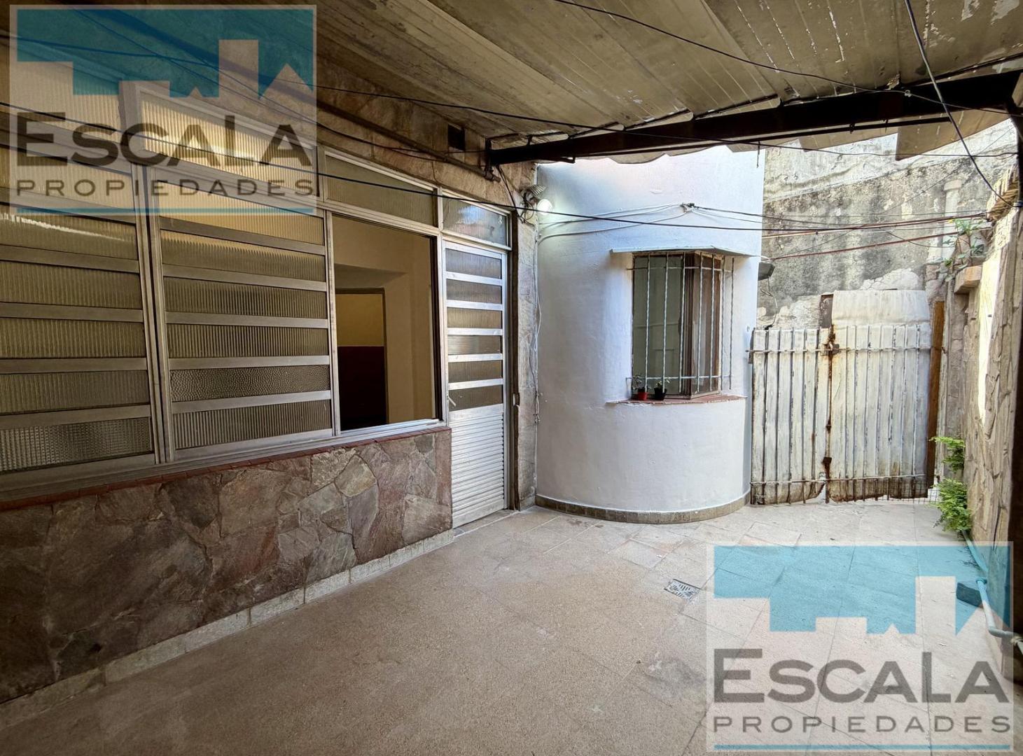 Foto de DEPARTAMENTO DE PASILLO DE DOS DORMITORIOS CON PATIO Y PARRILLERO, imagen 3
