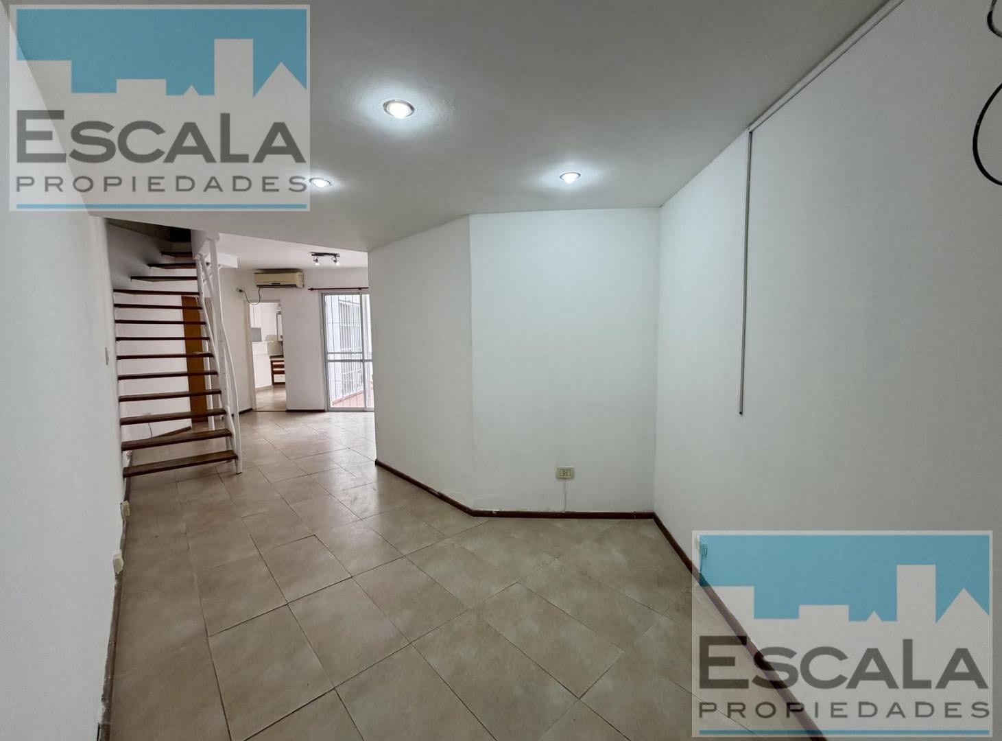 Foto de CASA INTERNA DE PASILLO CON DOS DORMITORIOS Y PATIO - BARRIO ARROYITO, imagen 3