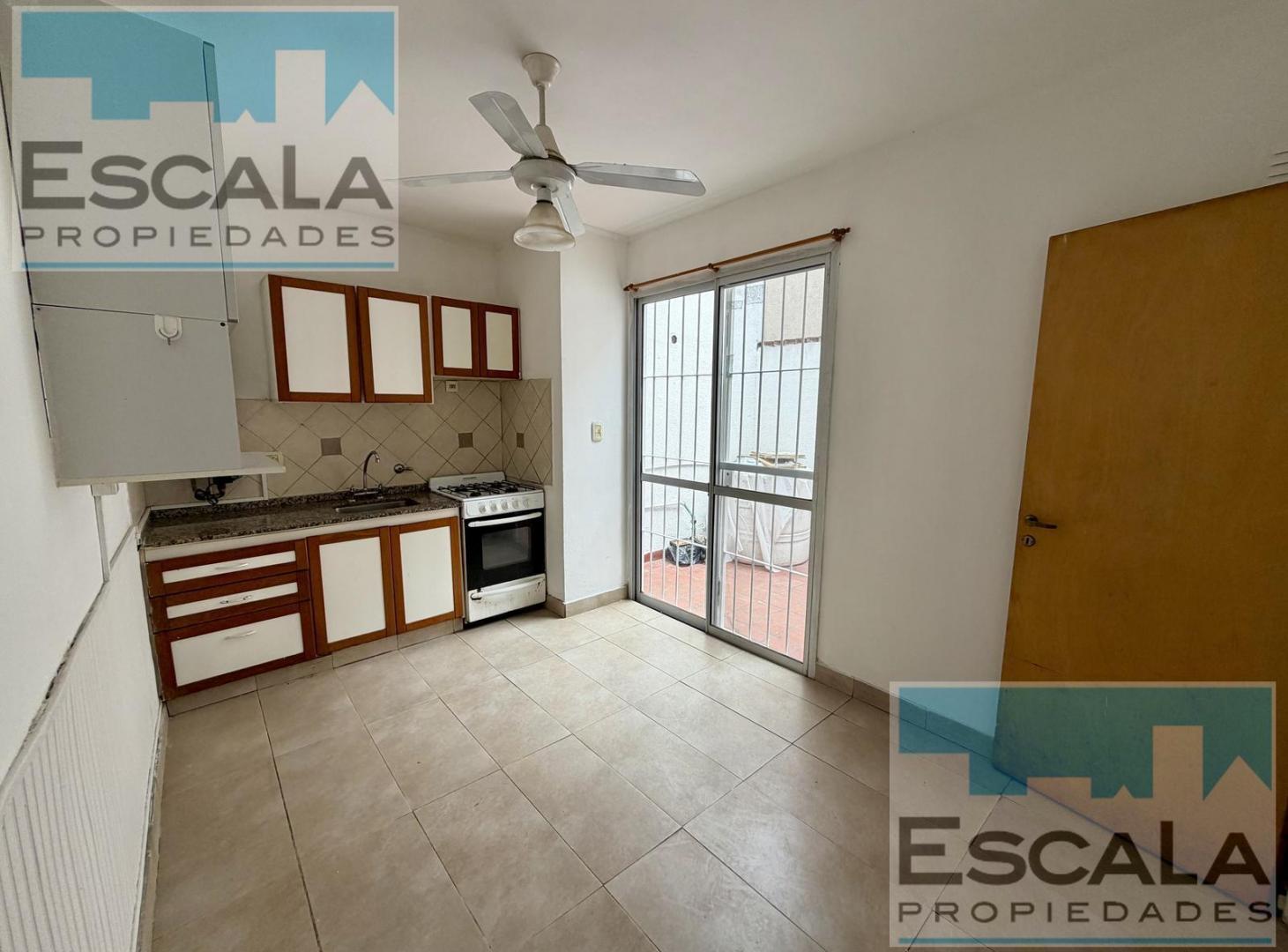 Foto de CASA INTERNA DE PASILLO CON DOS DORMITORIOS Y PATIO - BARRIO ARROYITO, imagen 5