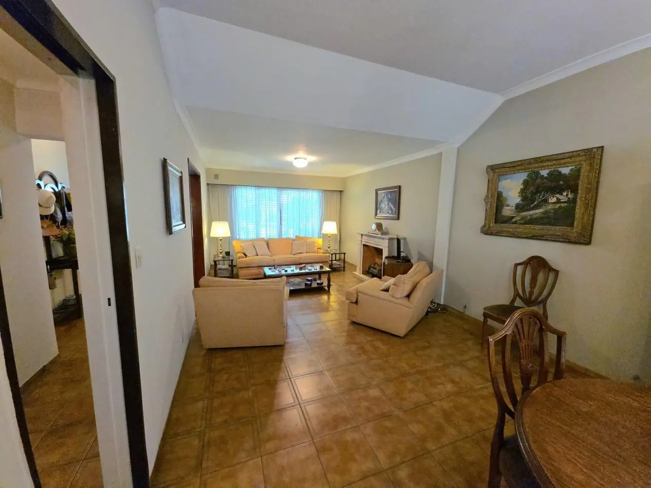 Casa 4 Ambientes en Venta con Parque y Quincho - a 5 Cuadras de la Estacion de Longchamps 5