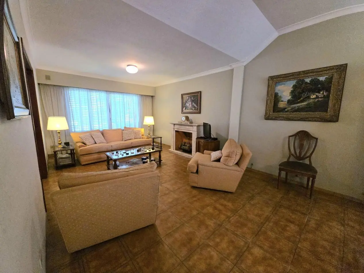 Casa 4 Ambientes en Venta con Parque y Quincho - a 5 Cuadras de la Estacion de Longchamps 4